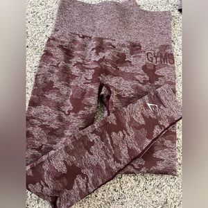 Like NEW gymshark camo cranberry leggings size S!